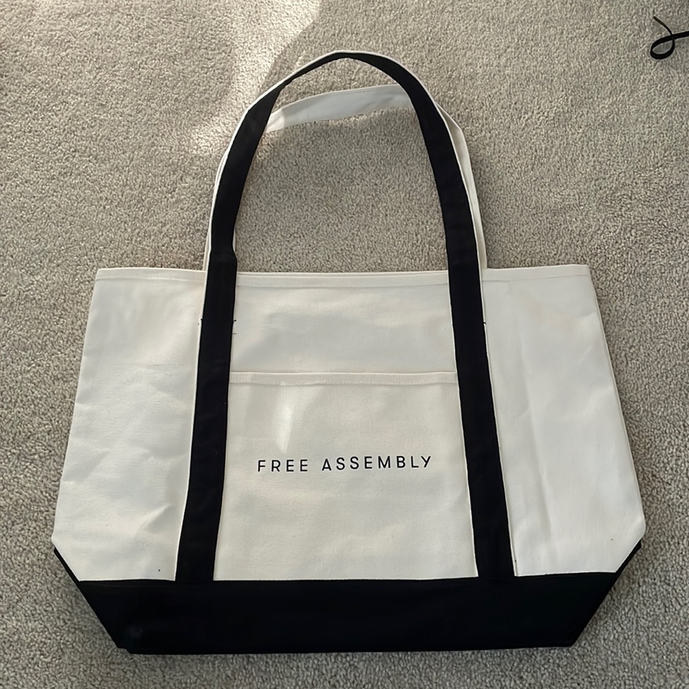 Free Assembly canvas tote bag